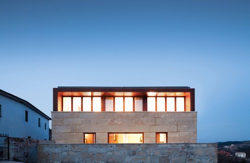 Carrazeda de Ansiaes House | Discover the Unique HOUSE OF SEVEN BOOKS with Family Amenities