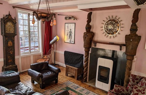 Morlaix House | Discover the Enigmatic House of Secrets: Pet & Child Friendly