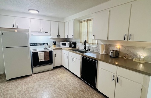 Crystal River House | Discover House of Shells: Pet Friendly with Cozy Fire Pit