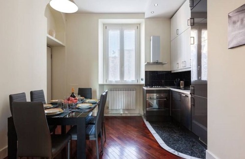 Milan Centre Apartment | Discover House Of The 5 Days of Milan with Spa & Hot Tub