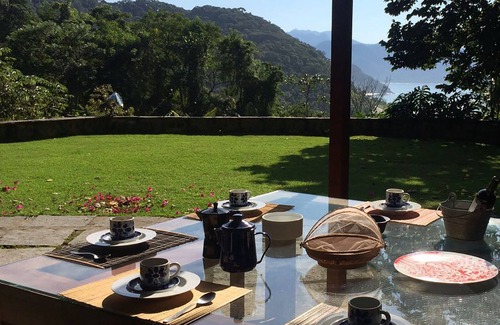 Ubatuba House | Oceanfront Retreat: House of the Beach of the Léo