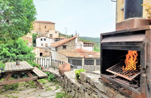 Trevijano Cottage | Guest Rated 10/10: House of the River Leza for 8 Guests