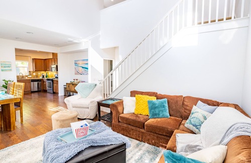 Oxnard House | House of Verrett Beach Villa: Premier Oceanfront Retreat