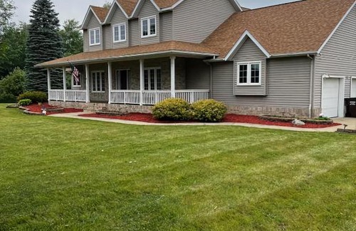 Palmyra House | Fly-In Access House on Grass Runway - Pet Friendly Getaway