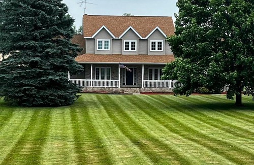 Palmyra House | Fly-In Access House on Grass Runway - Pet Friendly Getaway