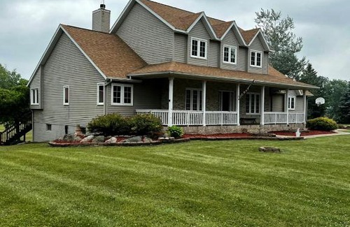 Palmyra House | Fly-In Access House on Grass Runway - Pet Friendly Getaway