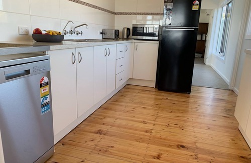 Portarlington House | Beachfront Haven with Breathtaking Ocean Views - 10/10 Rated