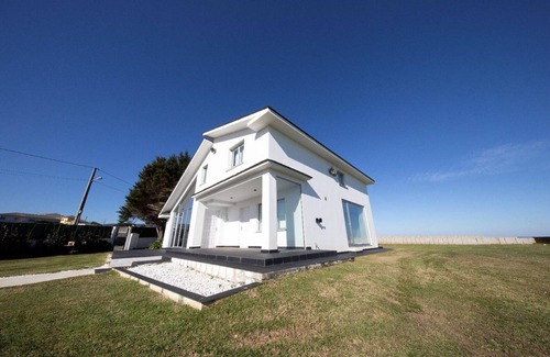 Fazouro Apartment | Beachfront Getaway in Foz with Family-Friendly Amenities