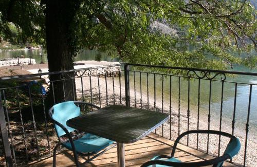 Orahovac House | Beachfront House: Pet-Friendly Oasis with Ocean Views