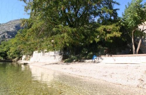 Orahovac House | Beachfront House: Pet-Friendly Oasis with Ocean Views