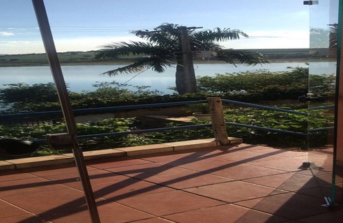 Guape House | Relaxing Getaway at House on the Border of Dam Lancha Canyons