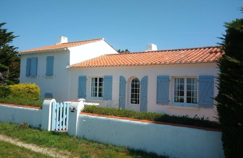 Barbatre House | Beachside House by the Dune with Family-Friendly Amenities