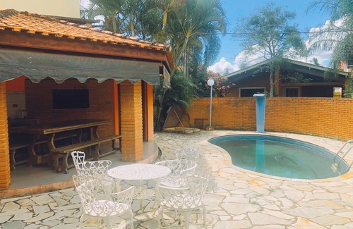 Itai House | Quaint House by the Freshwater Dam with Pool and Kitchen