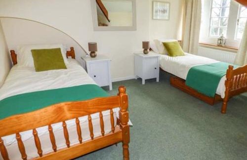 Derby House | House on the Green: Ideal Location for Families and Pets