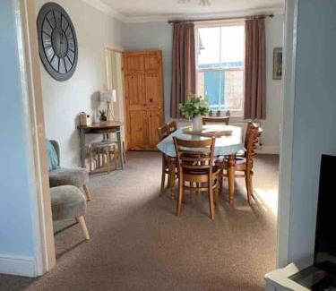 Derby House | House on the Green: Ideal Location for Families and Pets