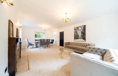 Harrow House | Inviting House on the Hill: Family-Friendly Getaway