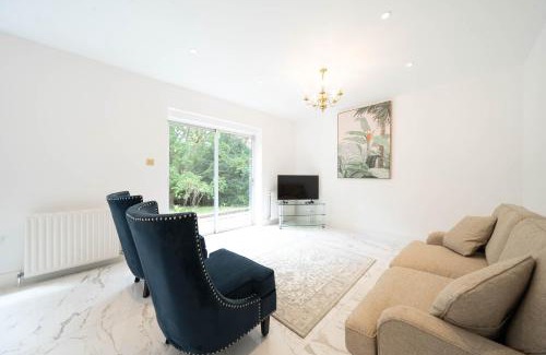 Harrow House | Inviting House on the Hill: Family-Friendly Getaway