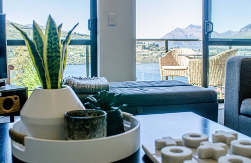 Queenstown Apartment | Top-Rated House on the Hill in Queenstown with Pool & Kitchen