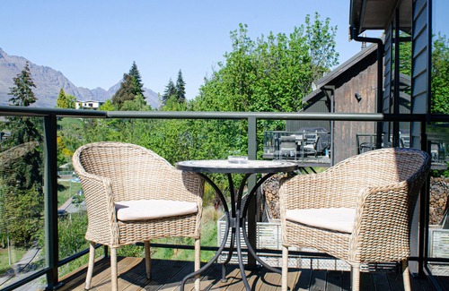 Queenstown Apartment | Top-Rated House on the Hill in Queenstown with Pool & Kitchen