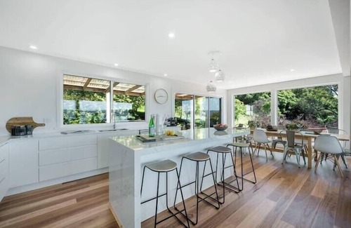 Sandy Bay House | Scenic House on the Hill: Oceanfront Retreat for 12 Guests