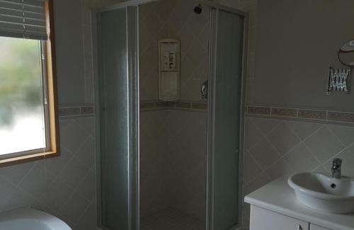 Haga Haga Apartment | Cozy House On The Hill with Oceanfront Views & Top Reviews