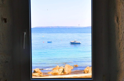 Ile de Sein House | Cozy Island House with Oceanfront Pool, Rated 9.6/10