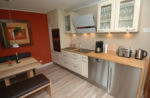 Fuegen House | Scenic House on the Marienberg: Skiing & Family-Friendly Stay