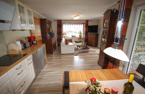 Fuegen House | Scenic House on the Marienberg: Skiing & Family-Friendly Stay