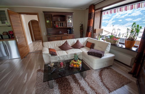 Fuegen House | Scenic House on the Marienberg: Skiing & Family-Friendly Stay