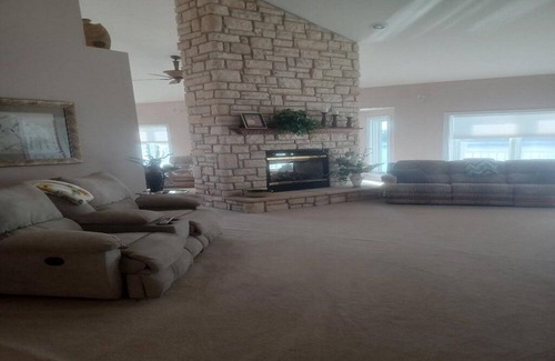 Hamburg House | Charming House on the Mississippi River with Scenic Views