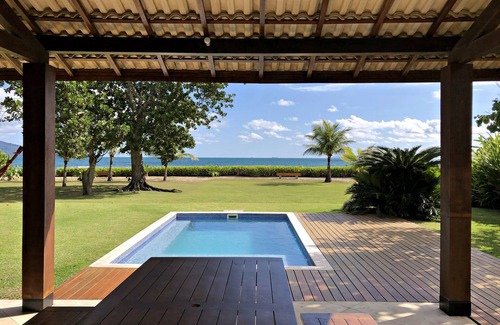 Guaeca House | Seaside Escape: House on the Sand in Guaecá, Rated 10/10