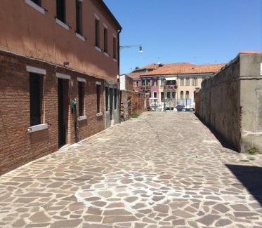 Longa Apartment | Beautiful House on the Water Murano - Pet Friendly Getaway