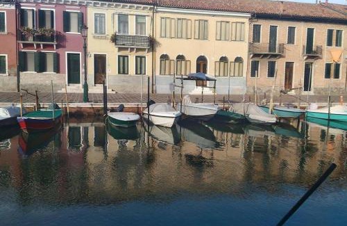 Longa Apartment | Beautiful House on the Water Murano - Pet Friendly Getaway