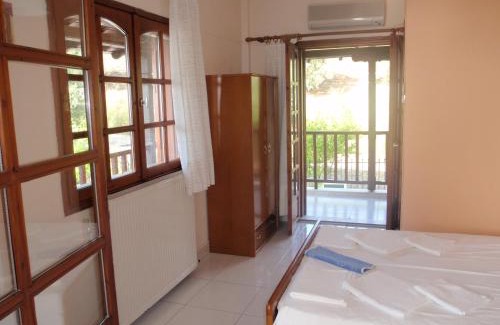 Paradhisos Apartment | Inviting House Panorama Sea View with Child-Friendly Amenities