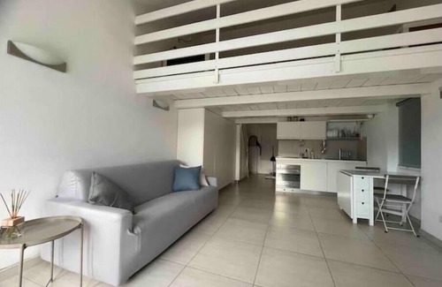 Sensole Apartment | Scenic House PG - Inviting Lake View Apartment Retreat