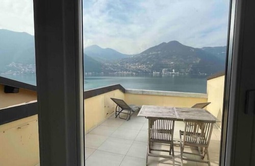 Sensole Apartment | Scenic House PG - Inviting Lake View Apartment Retreat