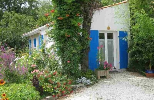 Port-des-Barques House | Discover HOUSE PORT DES BARQUES: Oceanfront Getaway