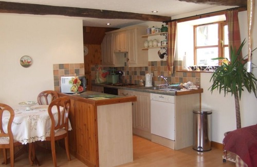 Lifton House | Family-Friendly Retreat with Kitchen at The Old Dairy