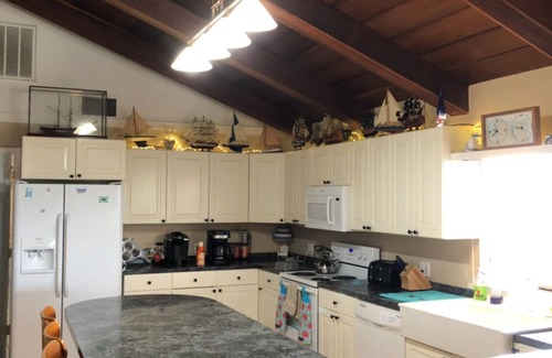 Hague House | Serene House on the Potomac River - Pet Friendly with Pool