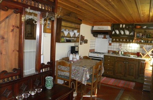 Kazaviti House | House RODIA: Traditional Home with Scenic Mountain Views