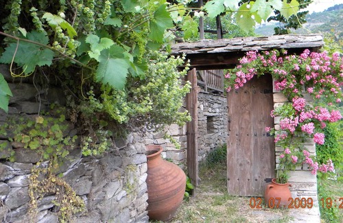 Kazaviti House | House RODIA: Traditional Home with Scenic Mountain Views