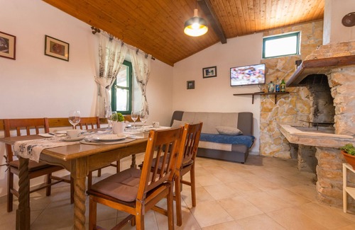 Tkon House | Pet-Friendly House Roko with Oceanfront Views in Tkon