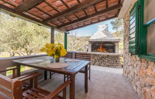 Tkon House | House Roko: Oceanfront Retreat with 10/10 Guest Ratings