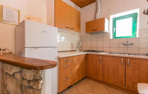 Tkon House | House Roko: Oceanfront Retreat with 10/10 Guest Ratings
