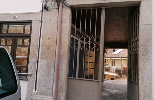 Lordelo do Ouro e Massarelos Apartment | Romantic Retreat with Pool and Spa Amenities Await You