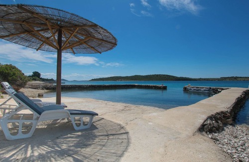 Tkon House | House Sage: Oceanfront Retreat with Breakfast in Tkon