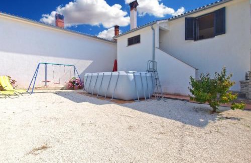 Svetvincenat House | House Sandra 1430: Guest Rated 10/10 & Pet Friendly Stay