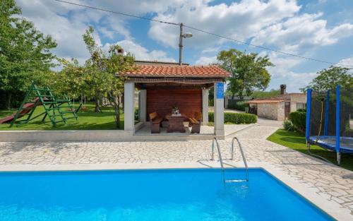 Lindar Villa | House Semy: Private Pool with Oceanfront Serenity