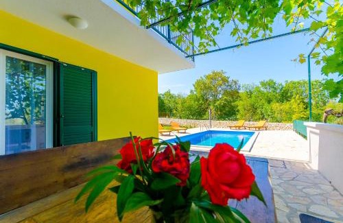 Primorski Dolac House | Top-Rated House Simani: Pool, Pet & Child Friendly Stay