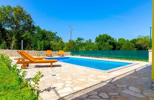 Primorski Dolac House | Top-Rated House Simani: Pool, Pet & Child Friendly Stay